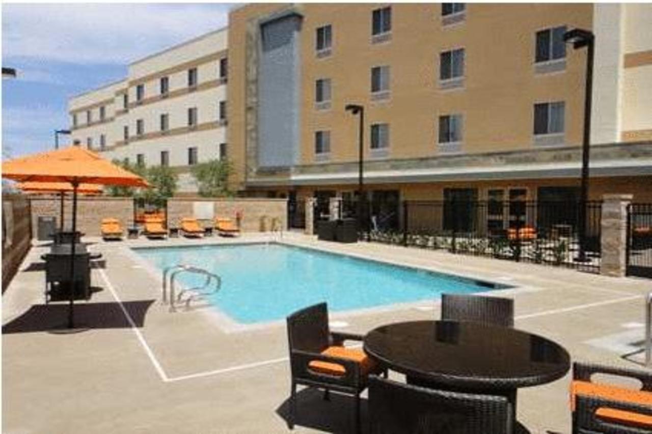Hampton Inn & Suites Riverside/Corona East Dış mekan fotoğraf