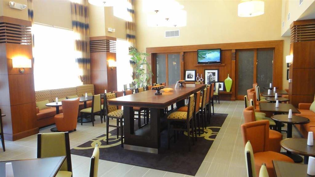 Hampton Inn & Suites Riverside/Corona East Restoran fotoğraf