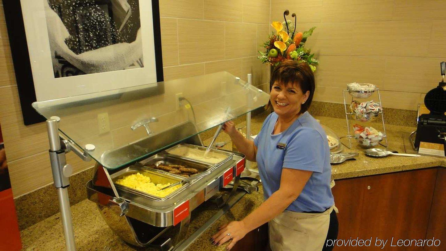 Hampton Inn & Suites Riverside/Corona East Restoran fotoğraf